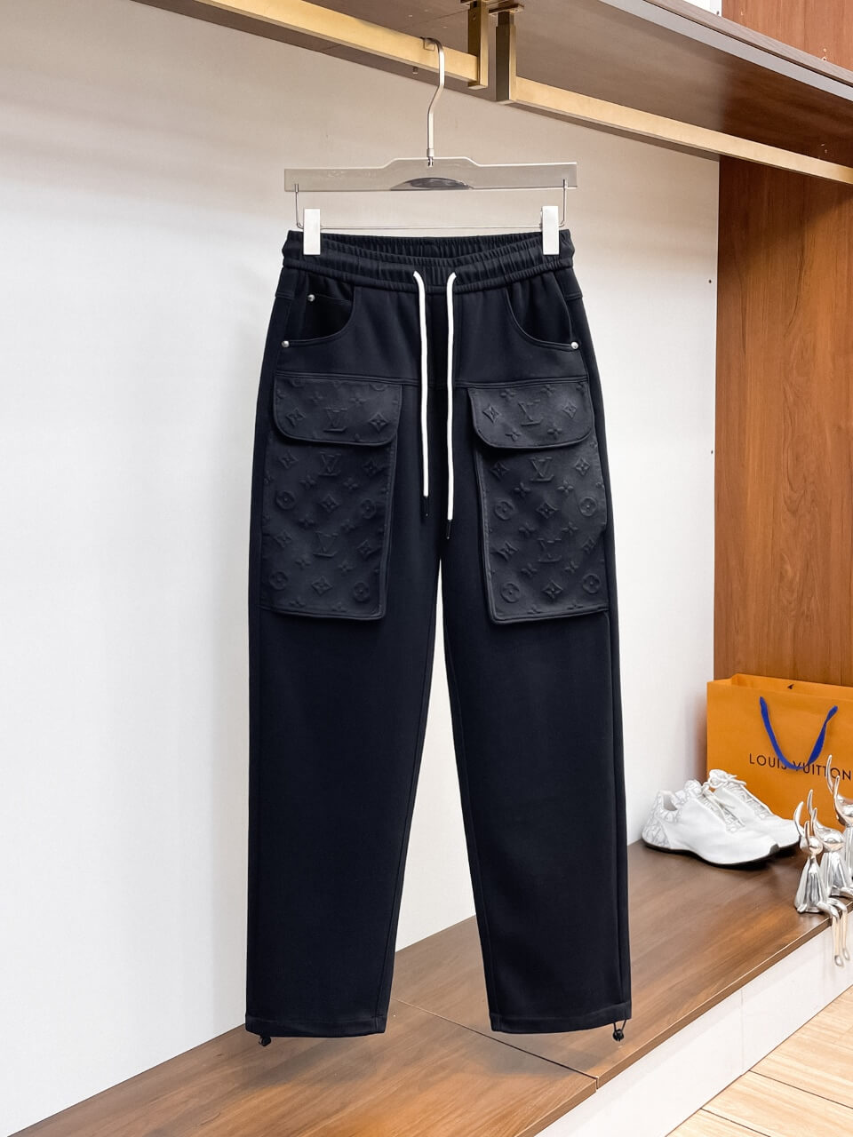 Embossed‑Pattern Cargo Pocket Pants